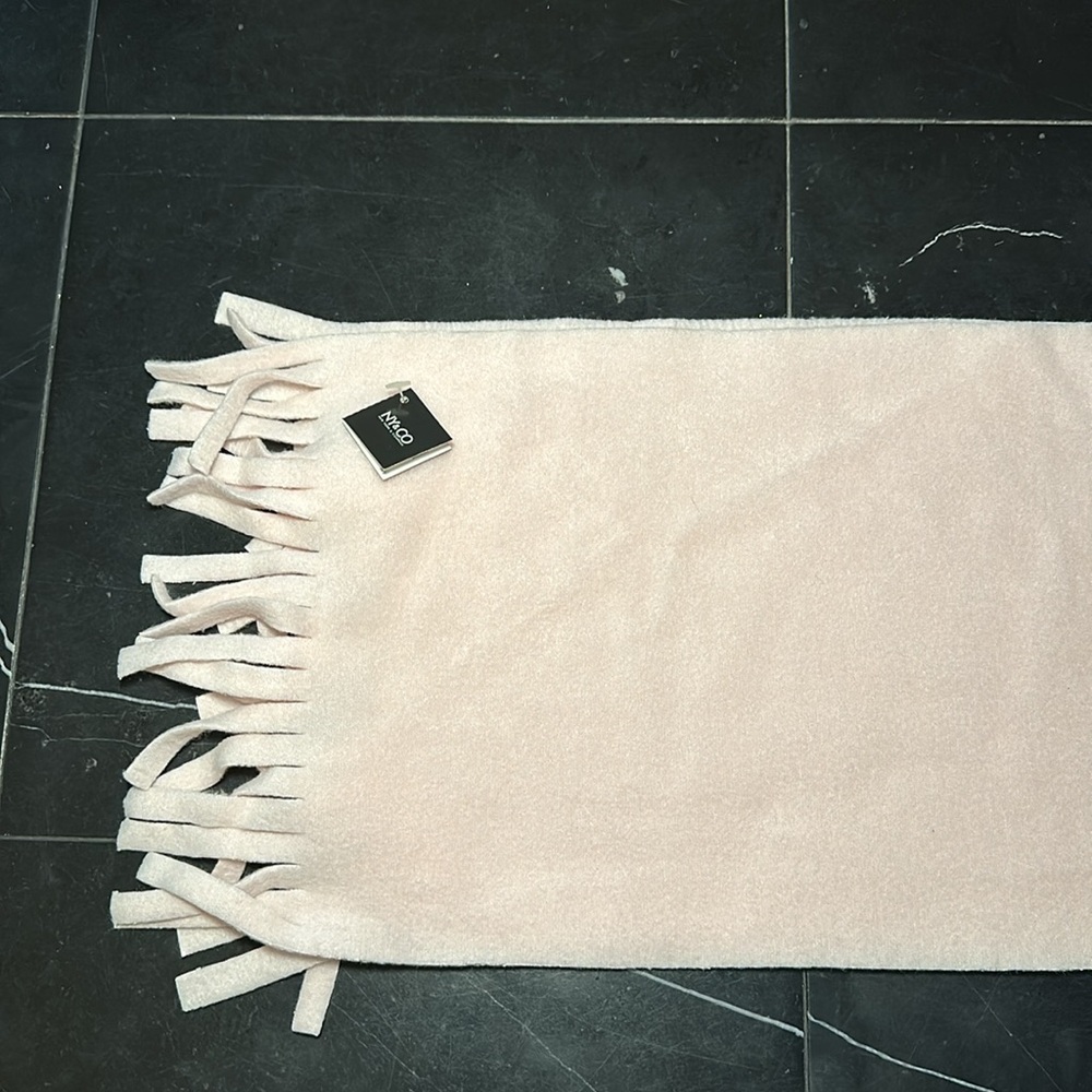 Pink scarf - Picture 2 of 5